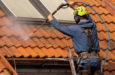 Démoussage et hydrofuge de toiture à Feuillée