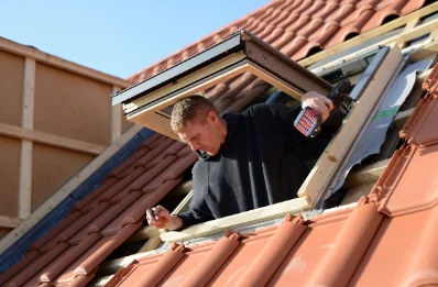 Pose de fenêtres de toit Velux à Feuillée